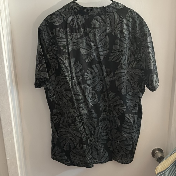Express Men’s Button Down - Black w/ Pattern - Brand New - Short Sleeve - XL - Picture 5 of 6